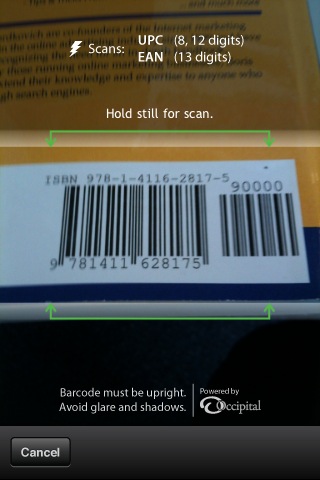 바코드에 카메라를 가져다댄다. 상자모양 표시에 집어넣으면 된다. 핀트가 맞으면 폰이 진동을 하면서 자동으로 검색으로 넘어간다. 아주 편리!