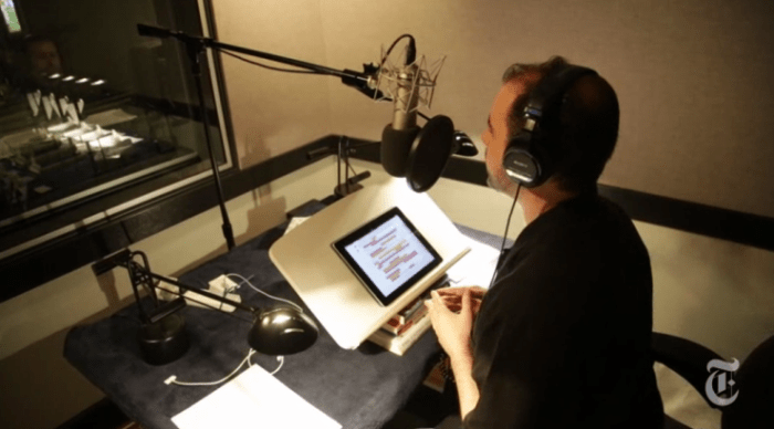 요즘 성우들이 오디오북을 녹음할때는 아이패드로 책 내용을 읽는 모양. NYT비디오 캡처.