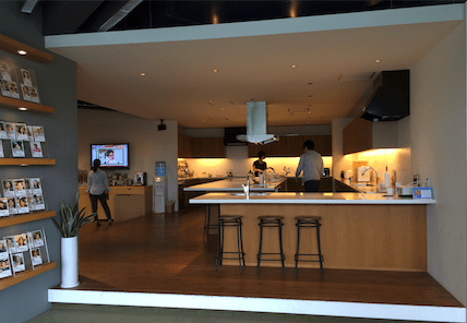 쿡패드 입구에 있는 키친.