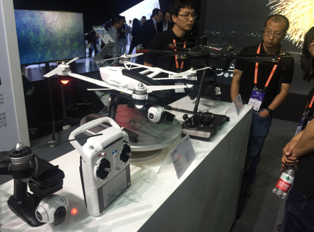 CES Asia 2015에서 본 한 중국 드론업체의 부스.