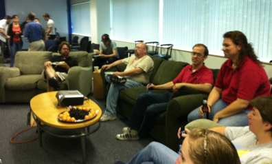 서로 나이에 상관없이 이름을 부를 수 있는 문화가 너무 편했다.